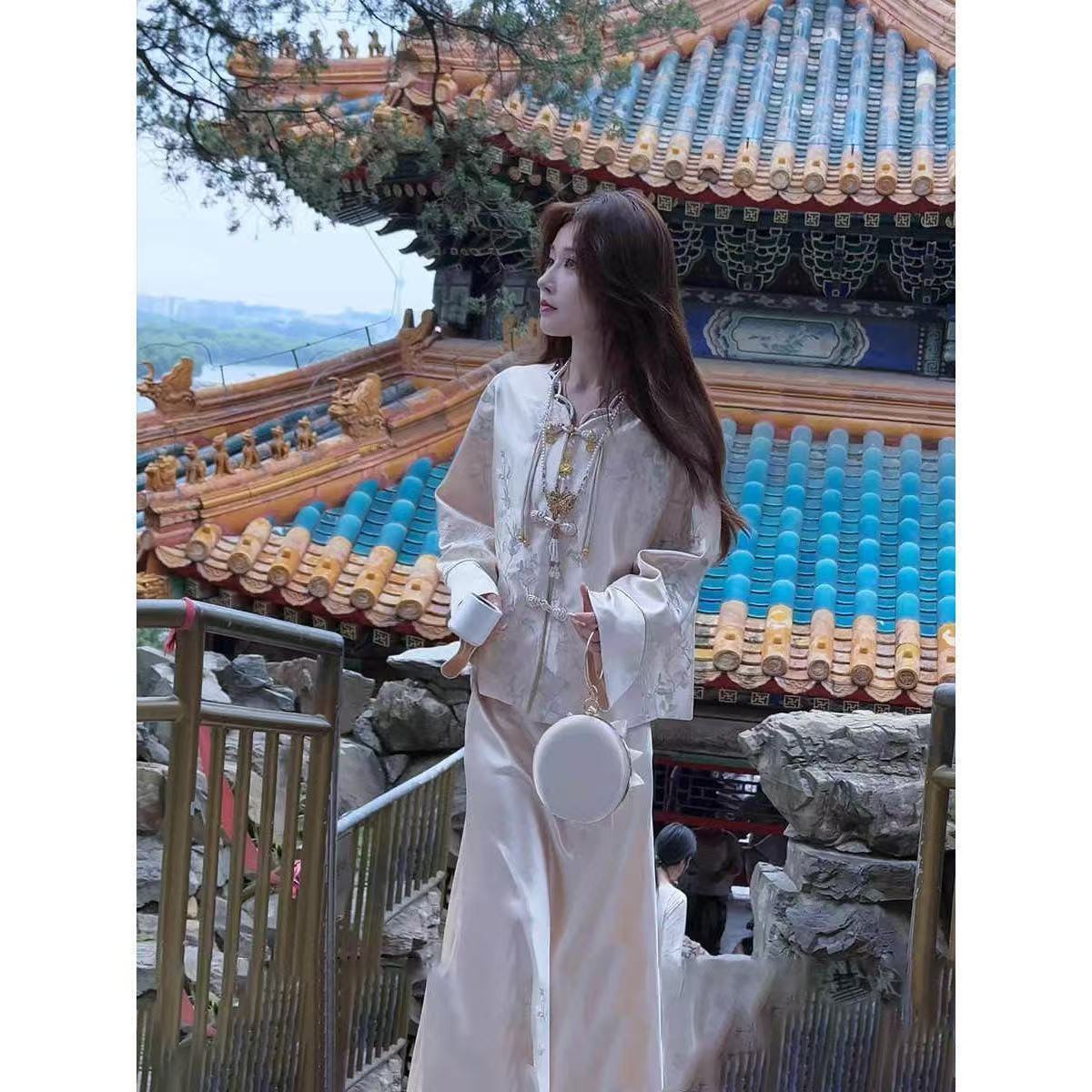 Elegant Neo-Chinese Embroidered 2-Piece: Lustrous Top & Satin Skirt