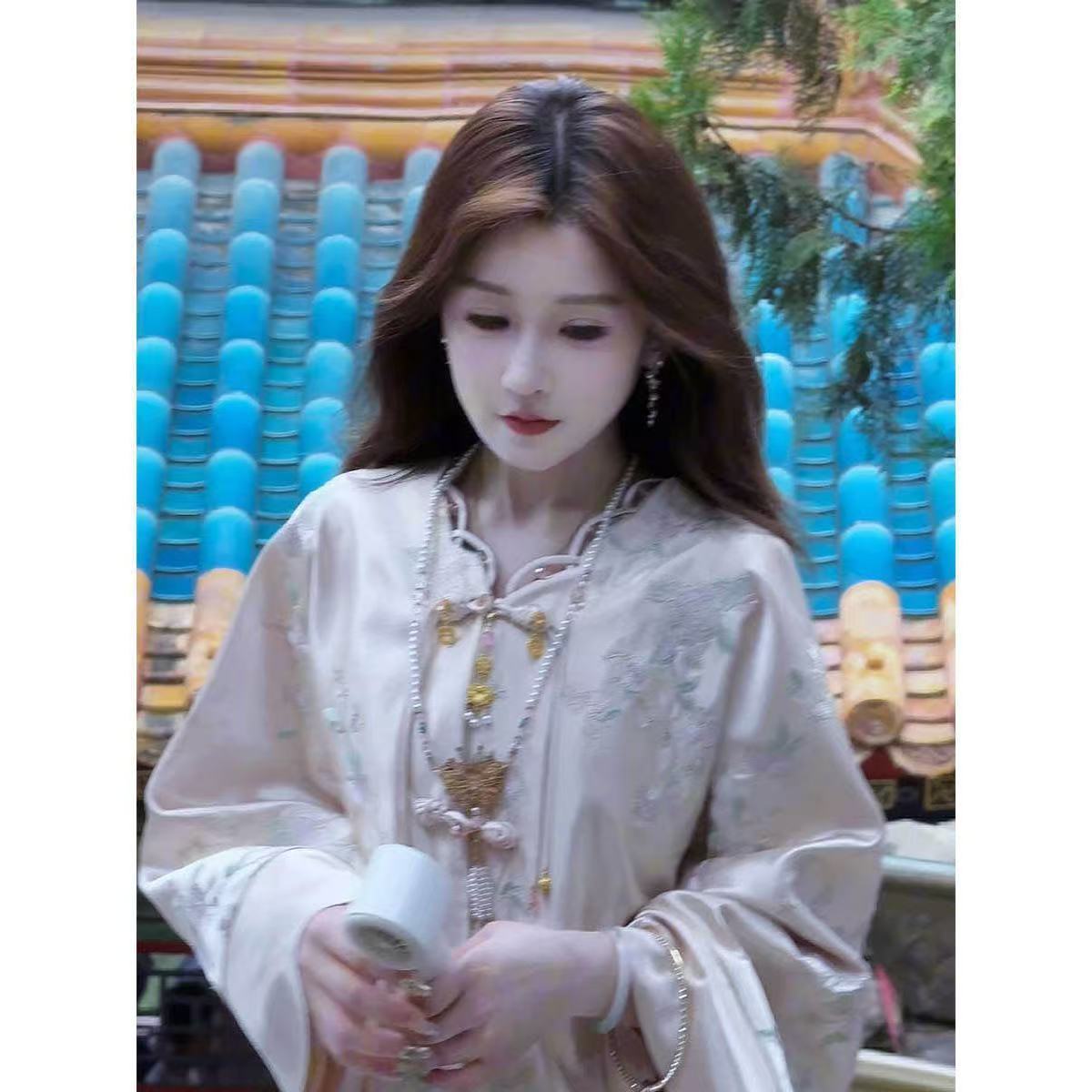 Elegant Neo-Chinese Embroidered 2-Piece: Lustrous Top & Satin Skirt