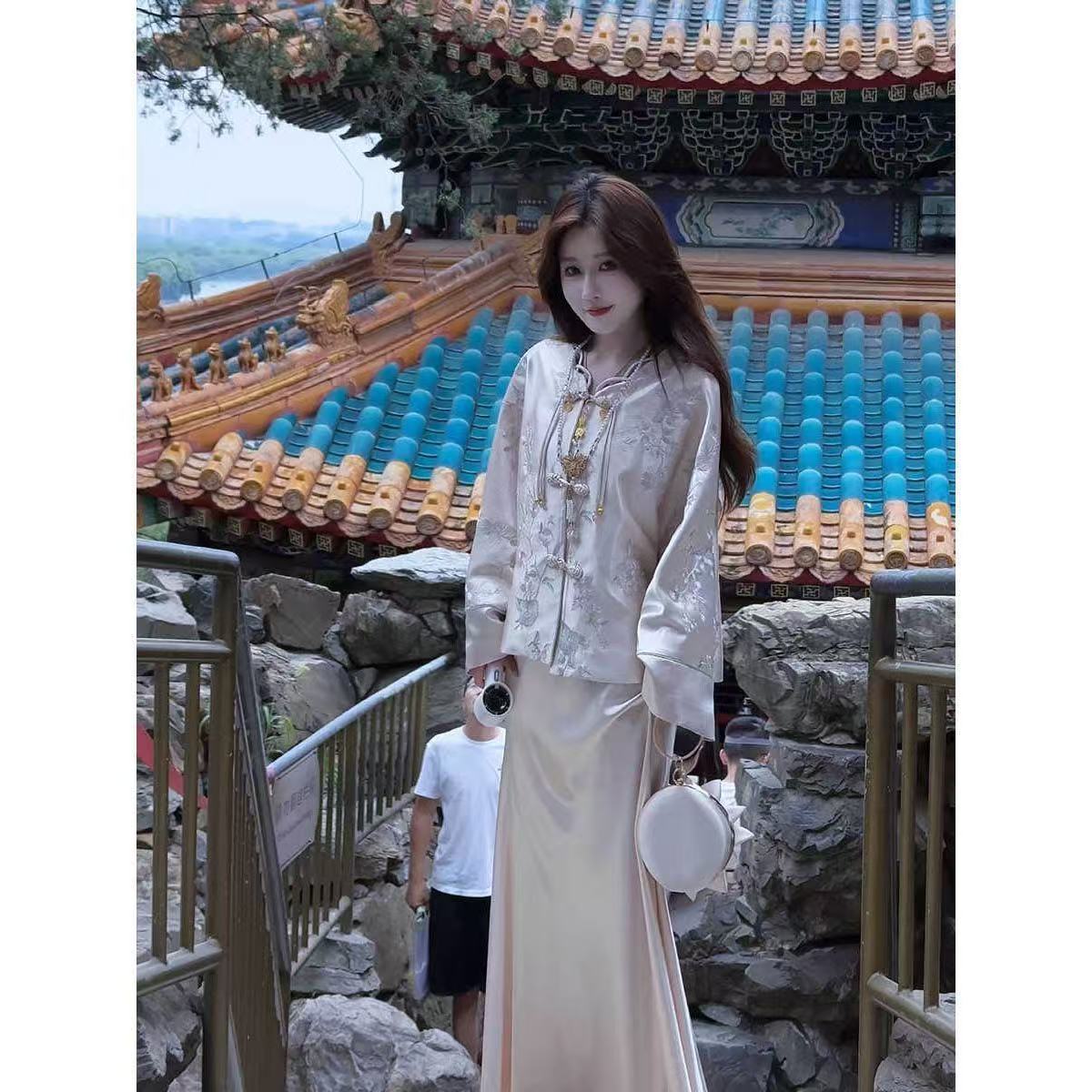 Elegant Neo-Chinese Embroidered 2-Piece: Lustrous Top & Satin Skirt