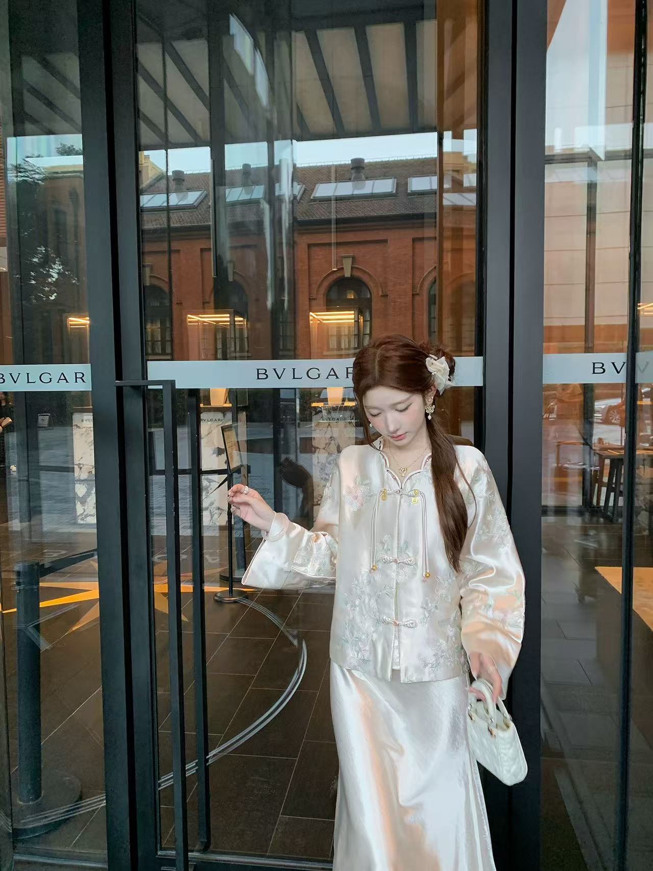 Elegant Neo-Chinese Embroidered 2-Piece: Lustrous Top & Satin Skirt