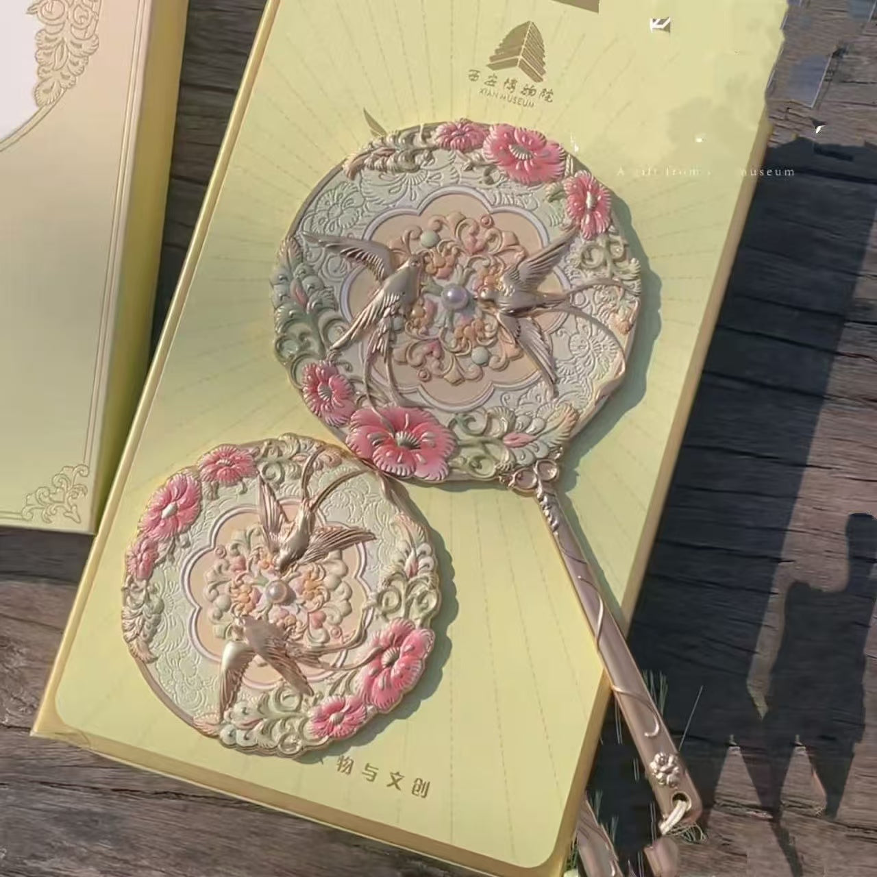 Xi'an Museum Cultural Creative Mirror: Lark Design, Stunningly Beautiful, Courtly Chinese Style Pocket Mirro