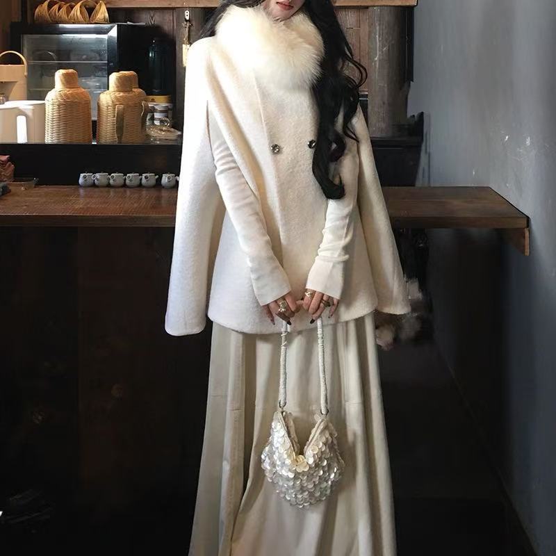 Overseas Lady 2025 Autumn/Winter Elegant High-End Cape with Fur Collar + Slim Long-Sleeve Dress Three-Piece Set